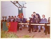 Mesa da presidência com as taças e medalhas no Pavilhão da Escola D. António da Costa.