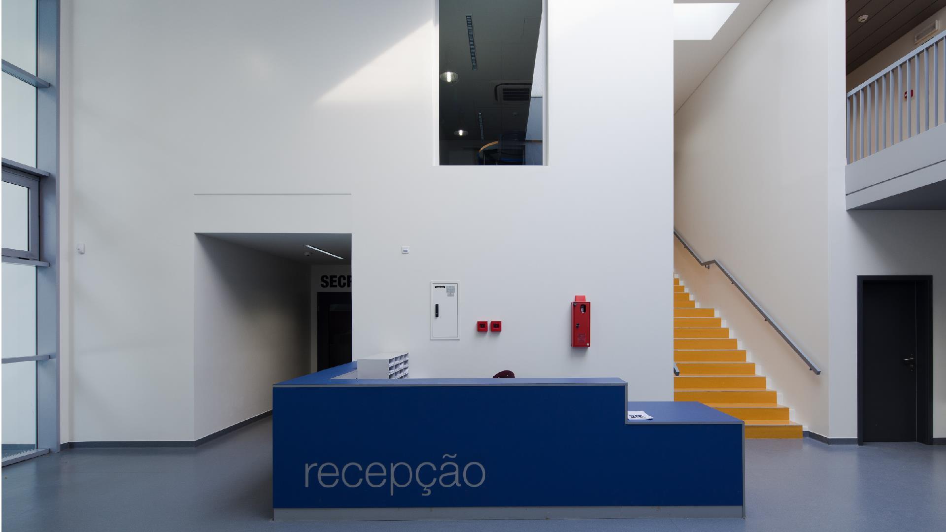 Escola Básica e Secundária Professor Ruy Luís Gomes